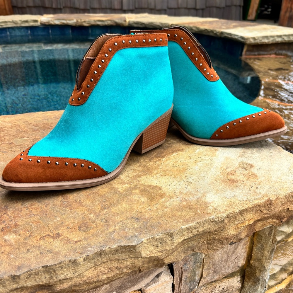 Rowdy Crowd Turquoise Suede & Saddle Leather Size 11 booties Brand New